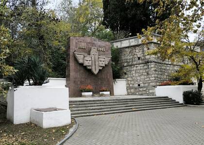 В Севастополе поздравили скульптора Владимира Суханова