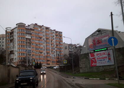 В Севастополе по просьбам жителей убрали вышку связи и осветили улицу