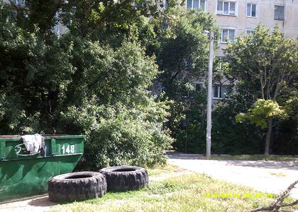 На севастопольских «Лётчиках» открыта свалка промышленных шин