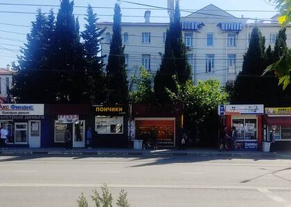 Остановка или торговый павильон? Жители недовольны